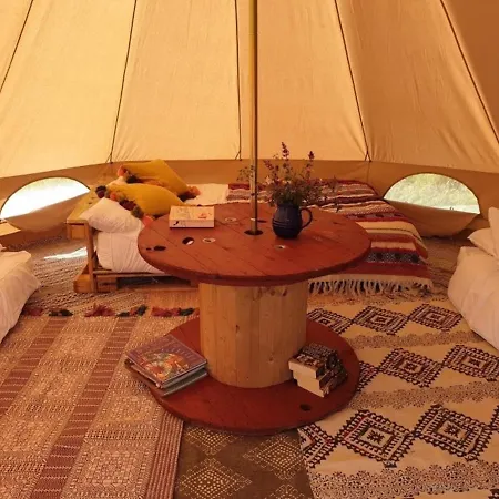 Stargazer Bell Tent - Hang Out Zone Campingplads *